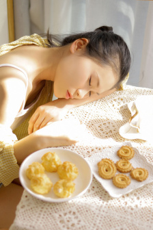 两根硕大一起挤进小紧H共妻